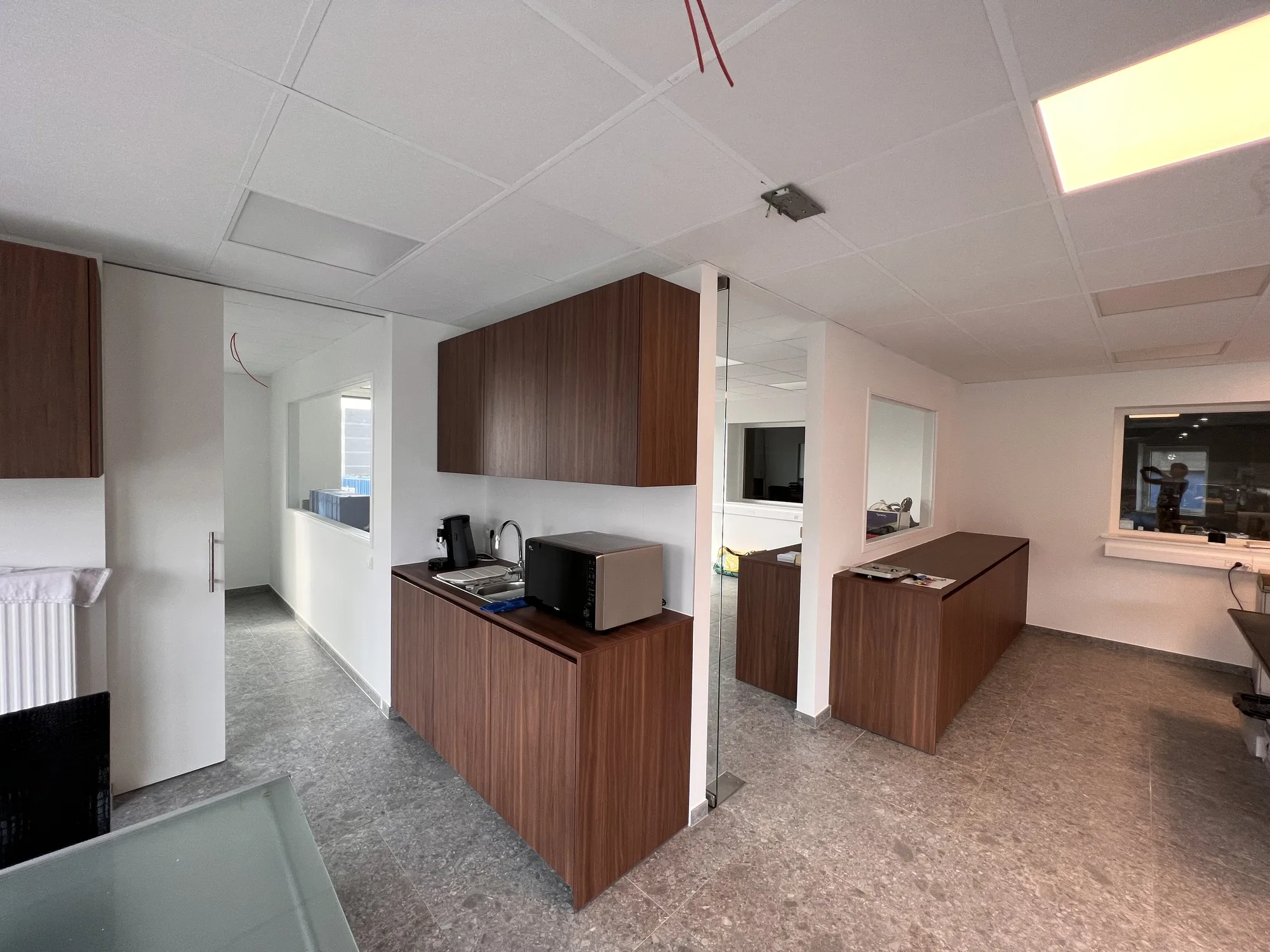 475 Verbouwen en herinrichten van een bedrijfskantoor